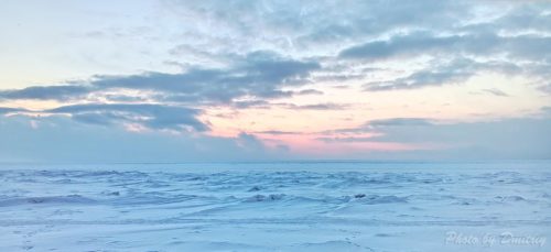 Безмятежное белое море